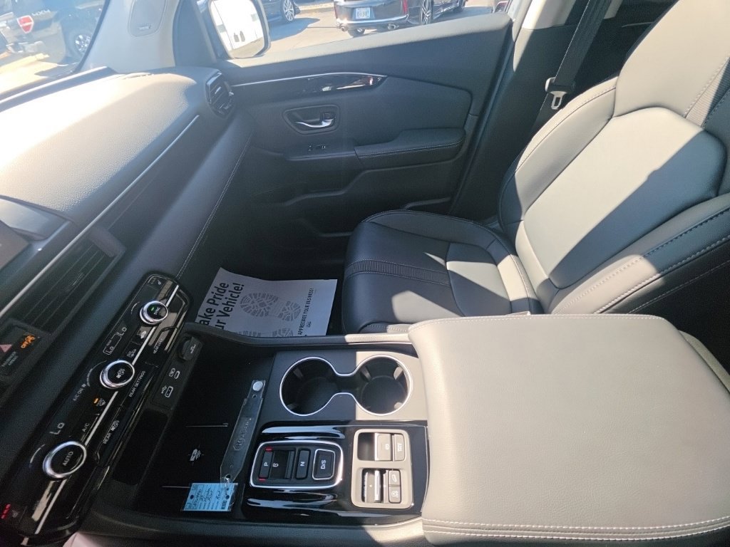 Used 2025 Honda Pilot Touring image 26