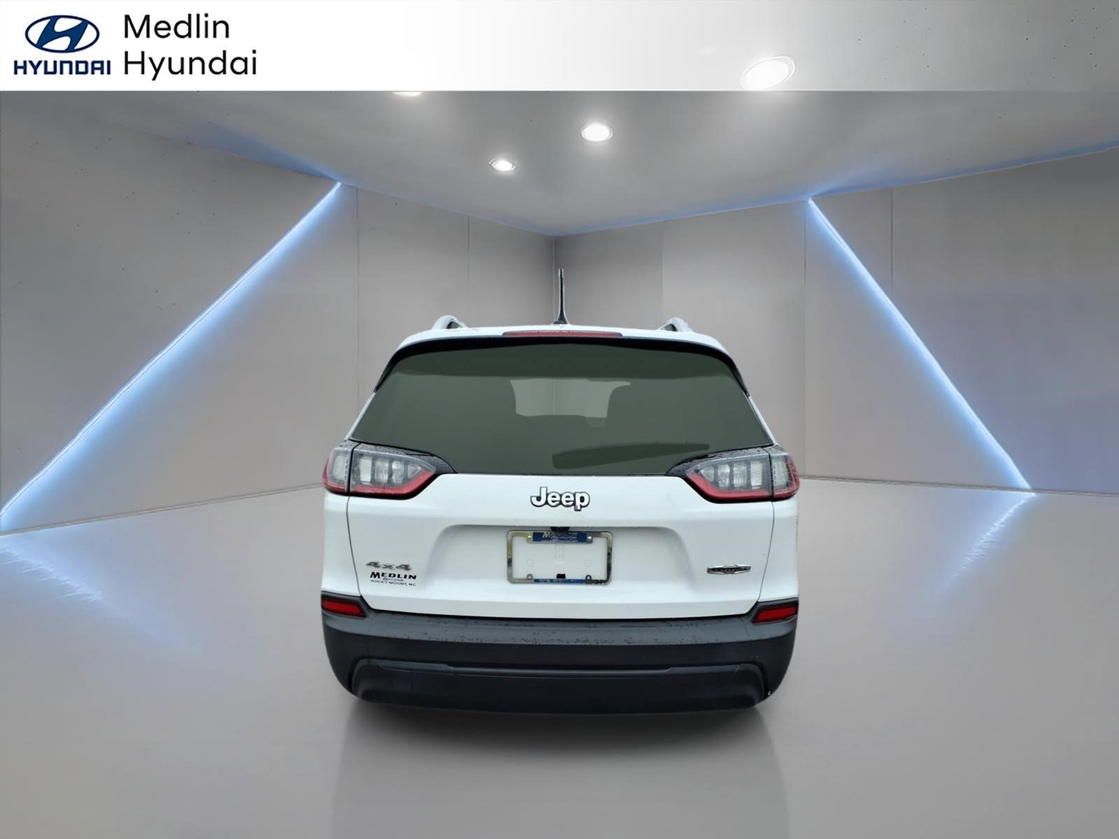 Used 2019 Jeep Cherokee Latitude w/ Cold Weather Group AWD/4WD image 4