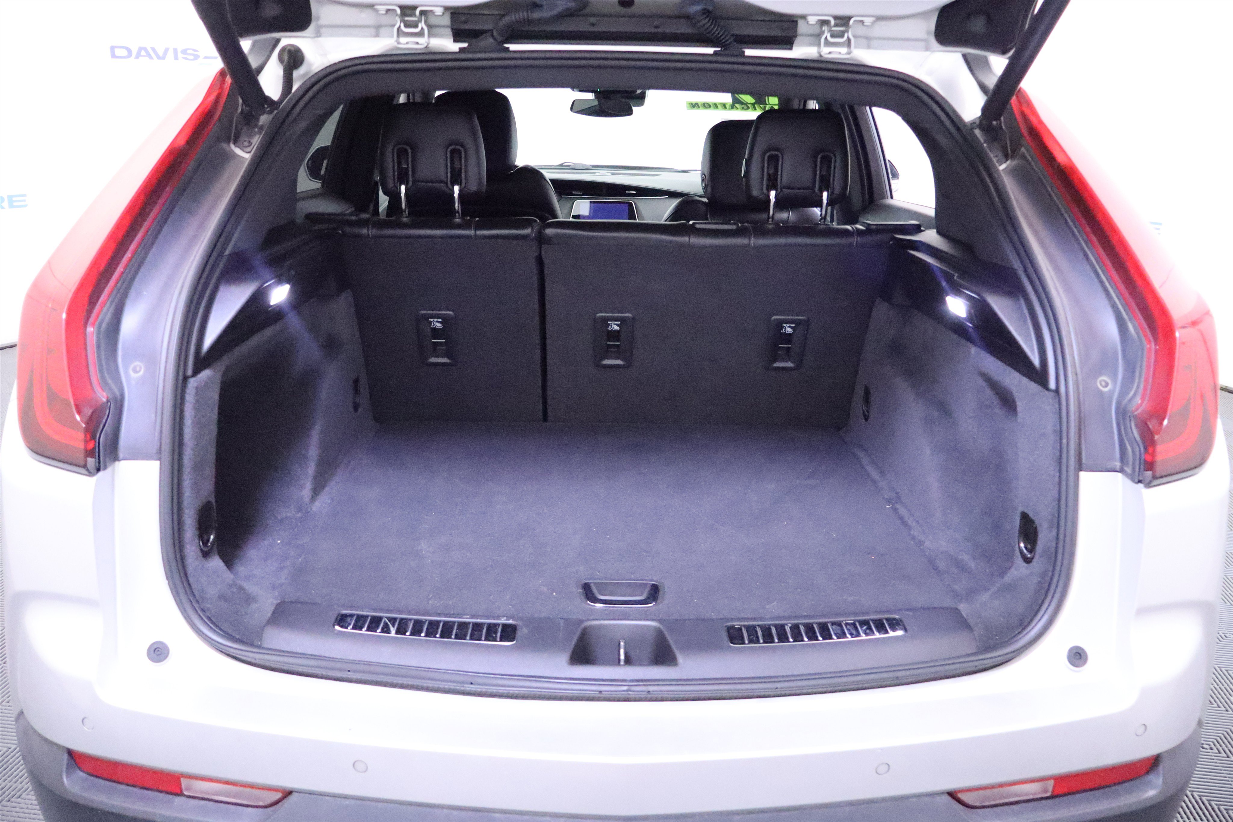 Used 2019 Cadillac XT4 Premium Luxury w/ Cold Weather Package AWD/4WD image 9