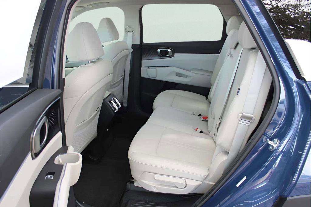 New 2025 Kia Sorento S w/ Panoramic Sunroof Package image 8