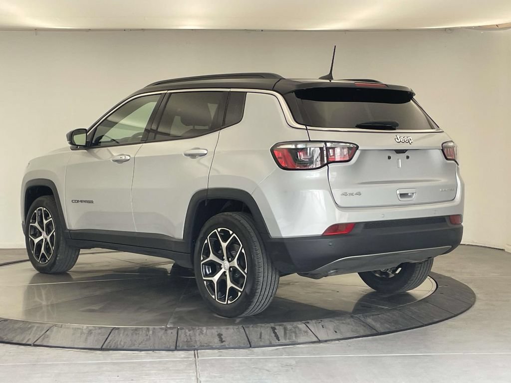 Used 2024 Jeep Compass Limited AWD/4WD image 3