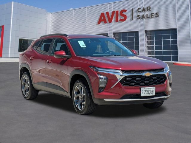 Used 2025 Chevrolet Trax LT w/ LT Convenience Package FWD image 3