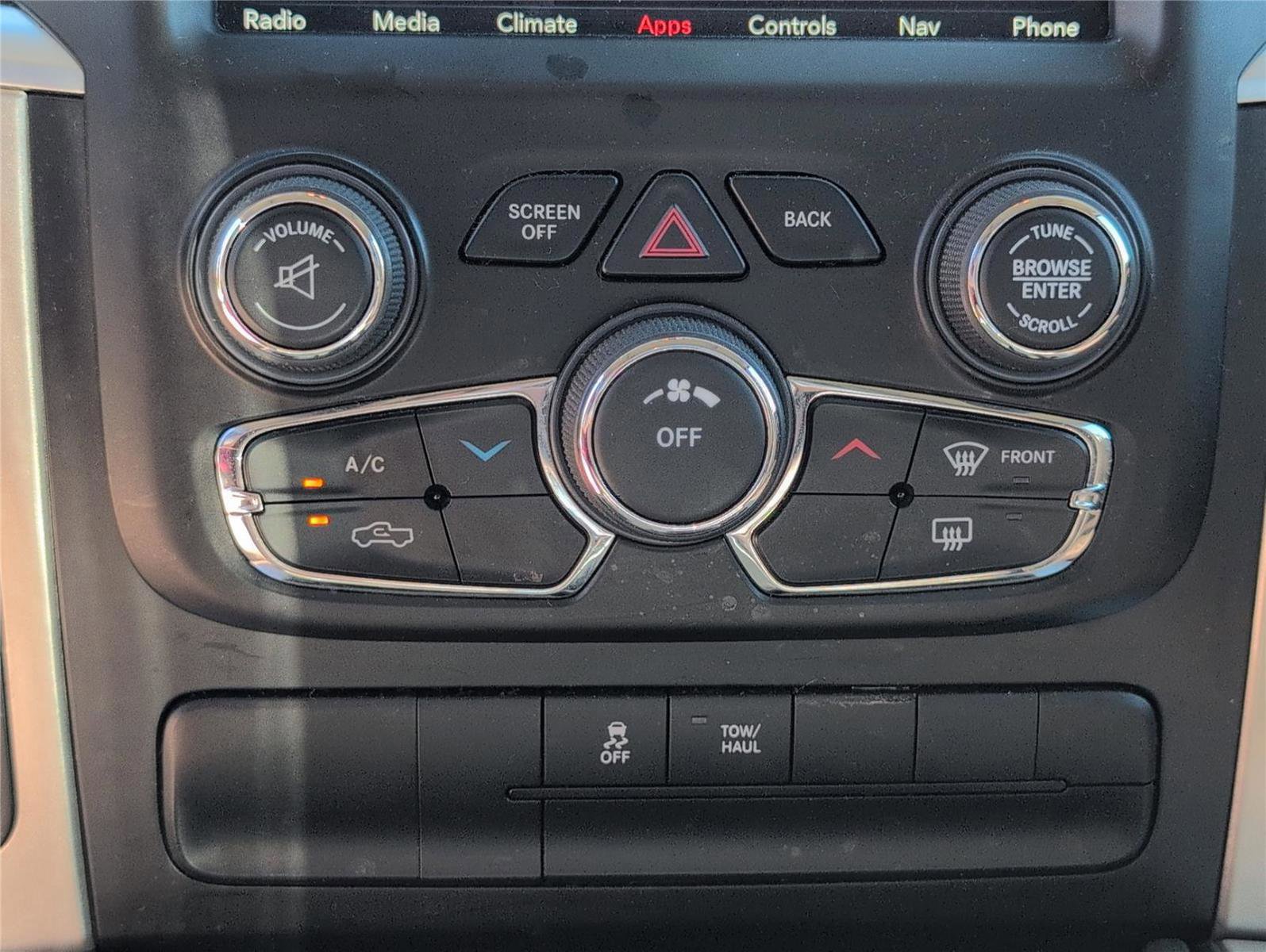 Used 2018 RAM 1500 SLT image 17