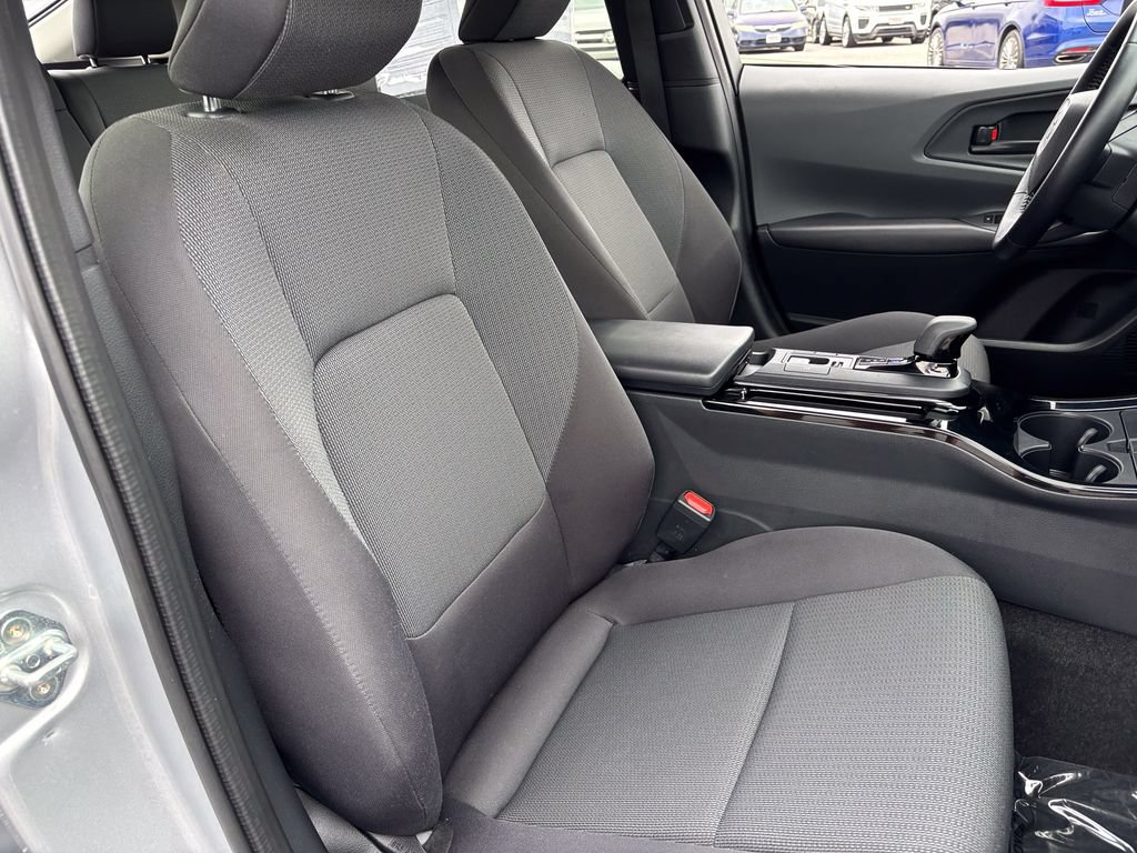 Used 2025 Toyota Prius LE AWD/4WD image 34