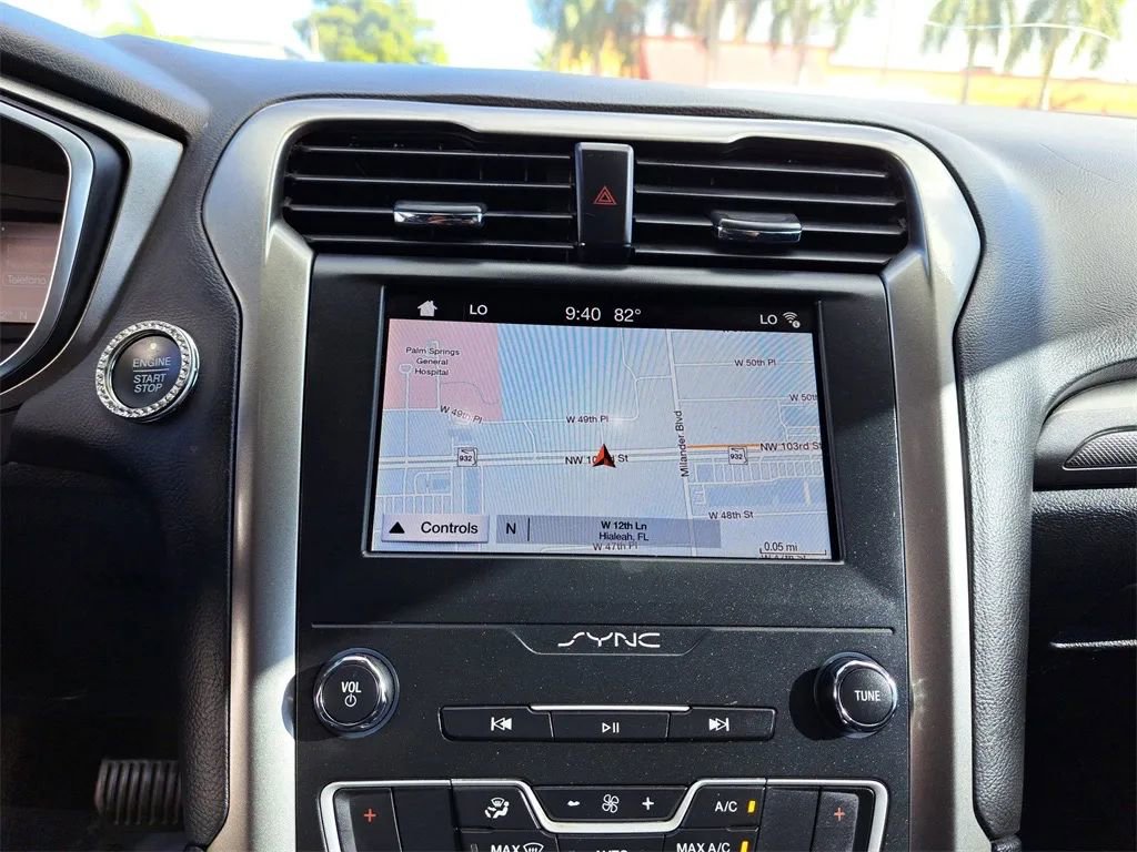 Used 2019 Ford Fusion SE image 24