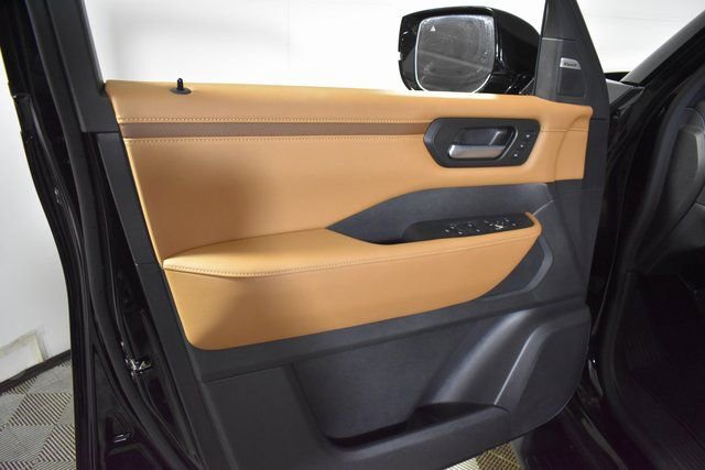 New 2025 Nissan Armada SL w/ Captain's Chari Seat Package AWD/4WD image 7