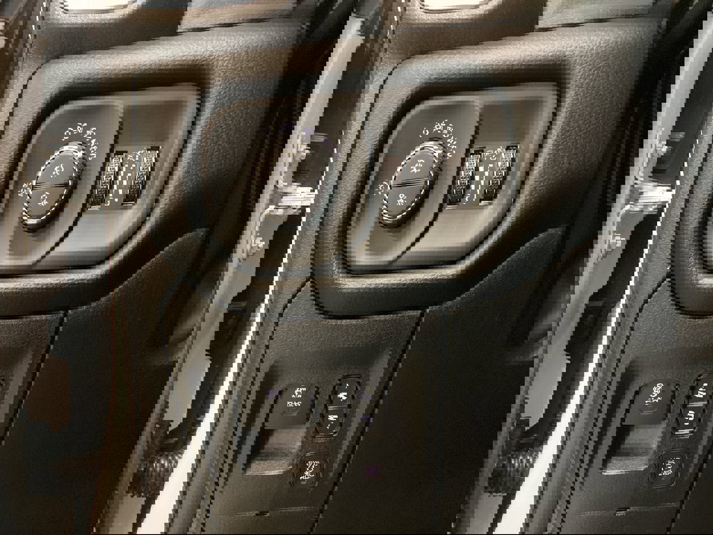 New 2026 RAM 1500 4x4 Crew Cab image 21