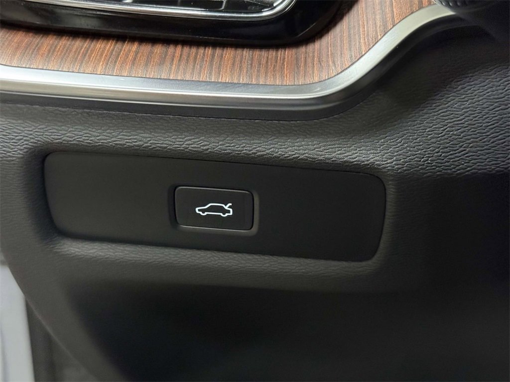 Used 2024 Volvo S60 B5 Plus image 26