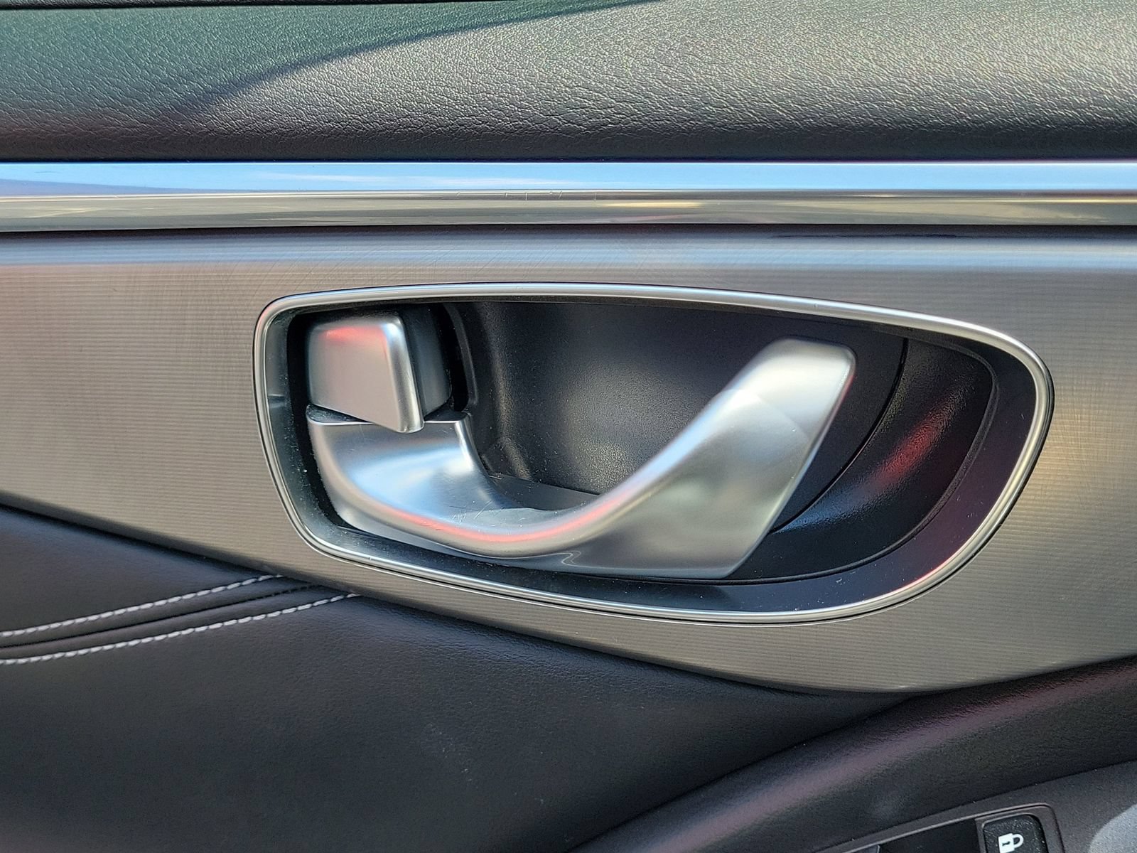 Used 2017 INFINITI Q60 2.0t w/ Moonroof Package RWD image 18