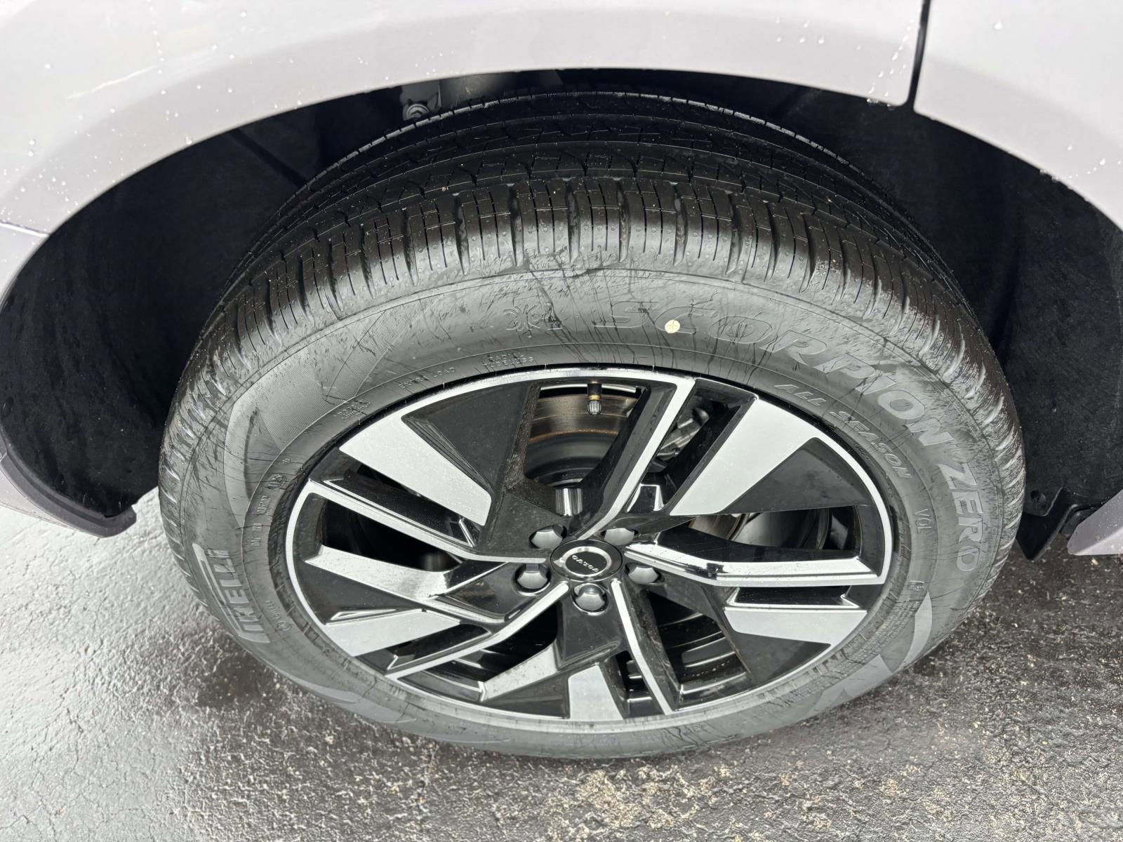 New 2026 Volvo XC60 B5 Plus AWD/4WD image 10
