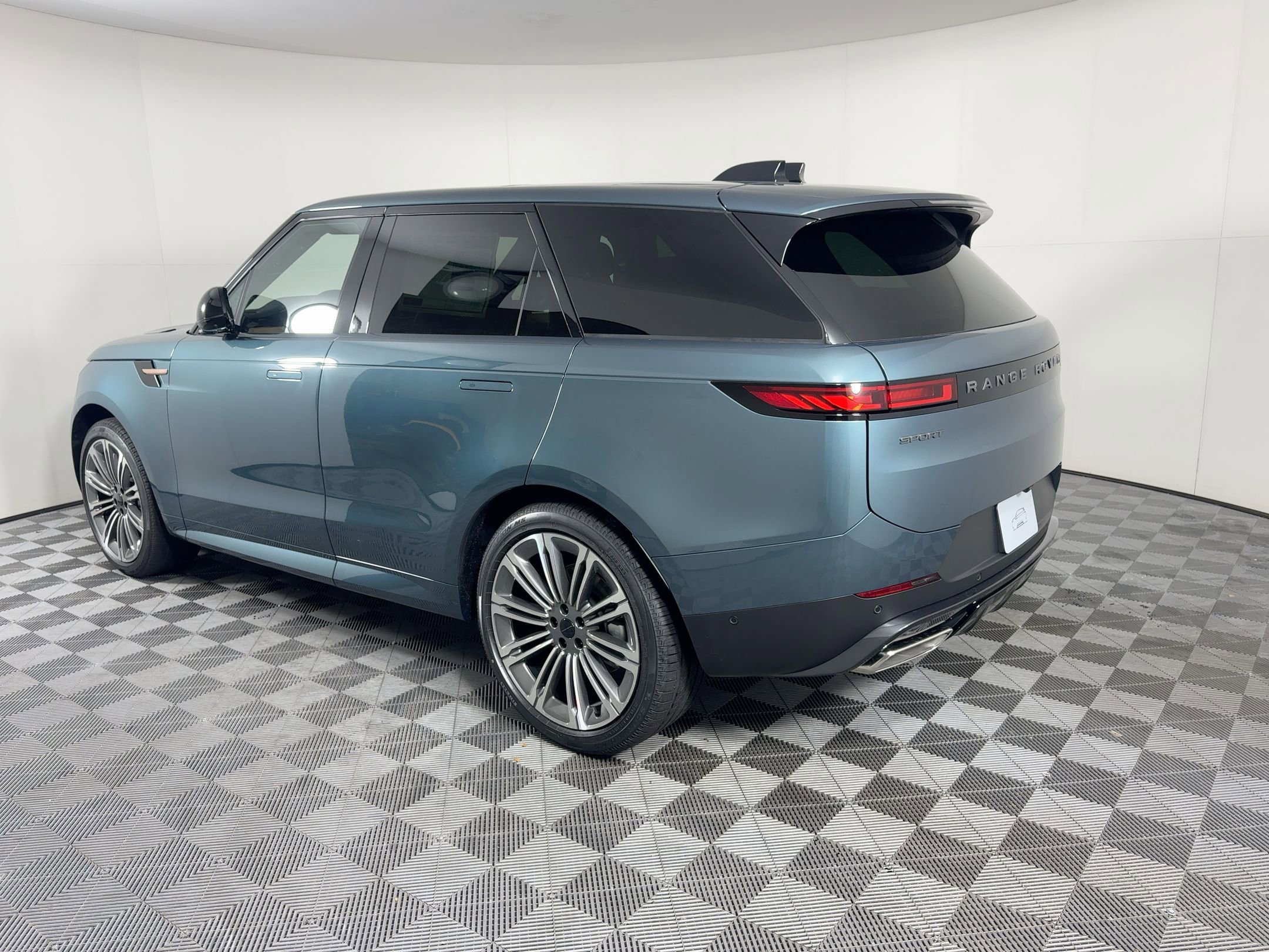 New 2026 Land Rover Range Rover Sport SE image 3