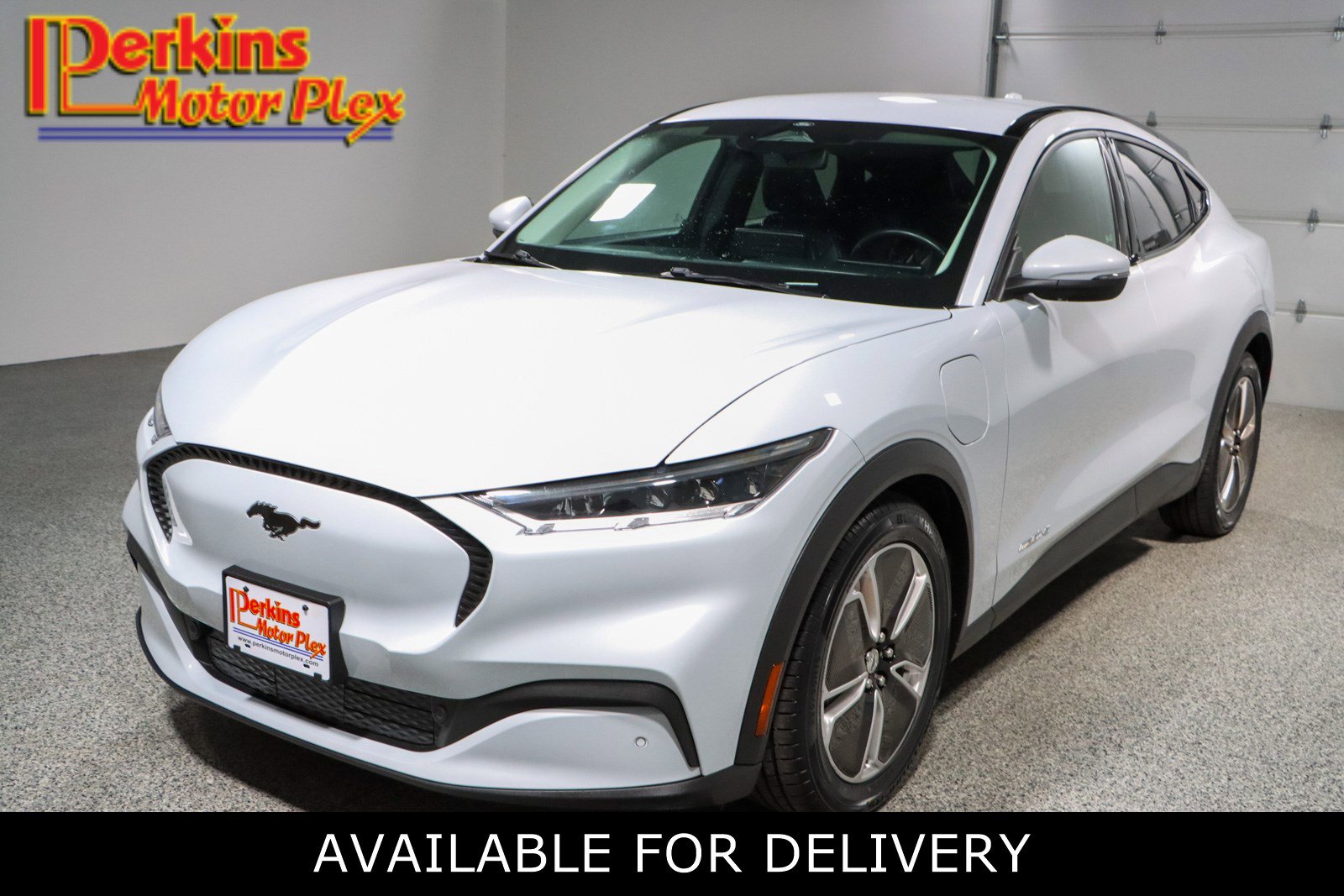 Used 2022 Ford Mustang Mach-E Select image 1