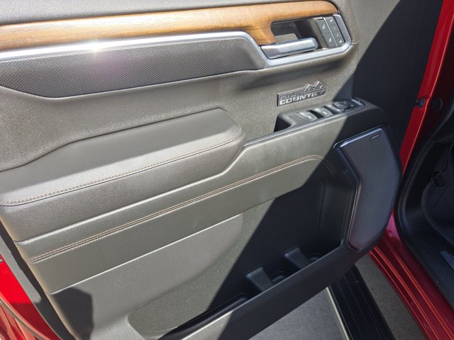 Used 2024 Chevrolet Silverado 1500 High Country w/ High Country Premium Package AWD/4WD image 13