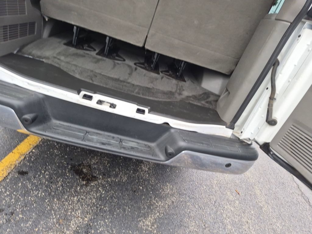 Used 2018 Chevrolet Express 3500 LT w/ LT Preferred Equipment Group RWD image 19