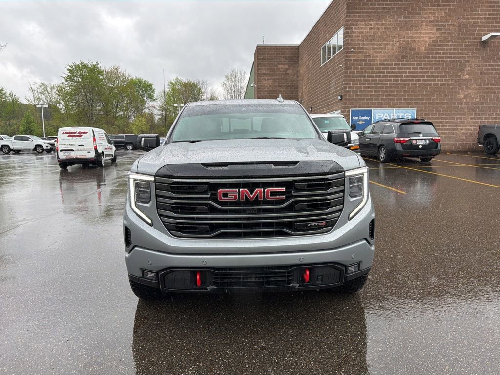 Used 2025 GMC Sierra 1500 AT4 w/ AT4 Premium Package AWD/4WD image 4