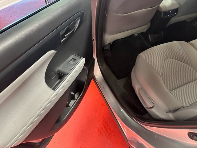 Used 2023 Toyota Highlander LE AWD/4WD image 12