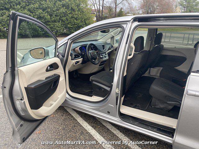 Used 2019 Chrysler Pacifica Touring Plus w/ Advanced Safetytec Group image 24