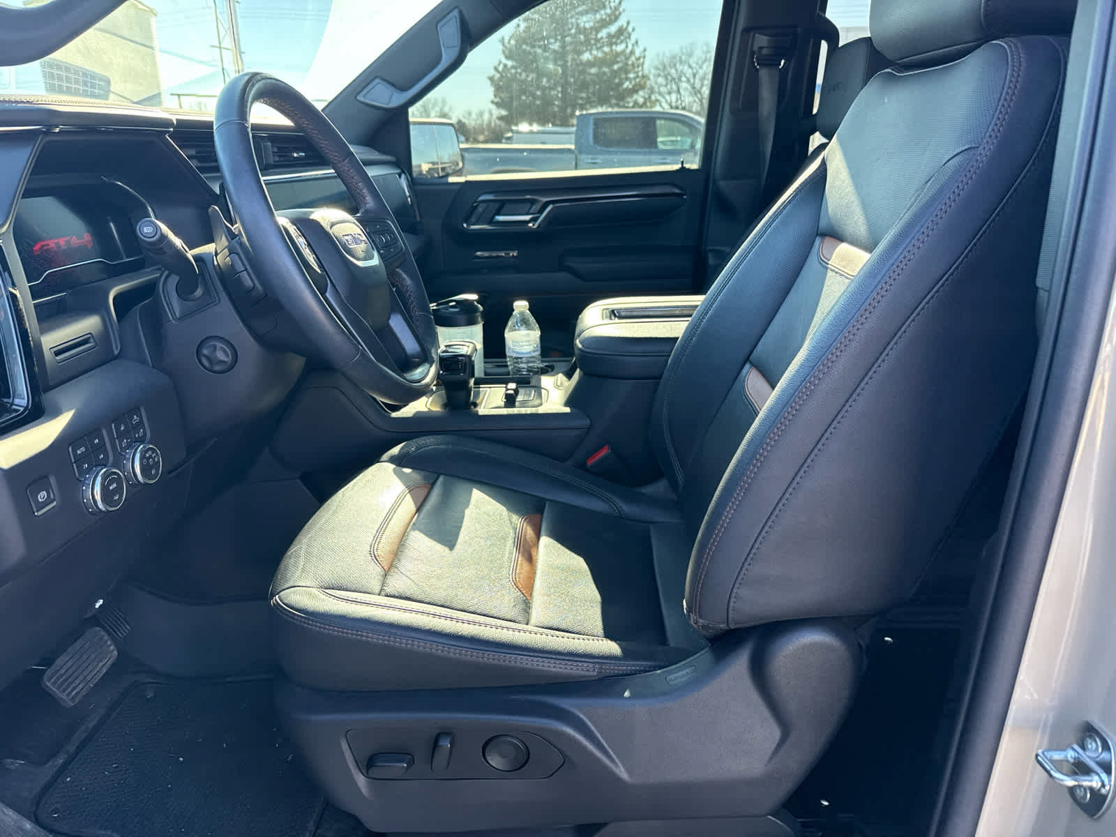 Used 2022 GMC Sierra 1500 AT4 image 9