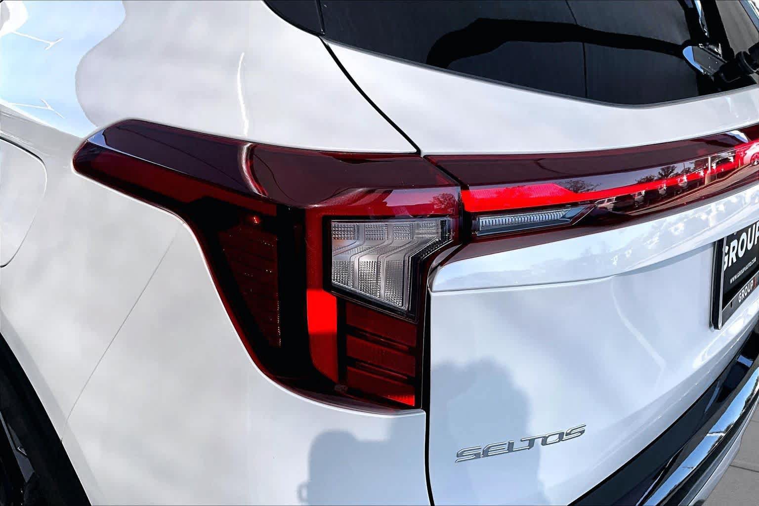 Used 2026 Kia Seltos EX FWD image 29