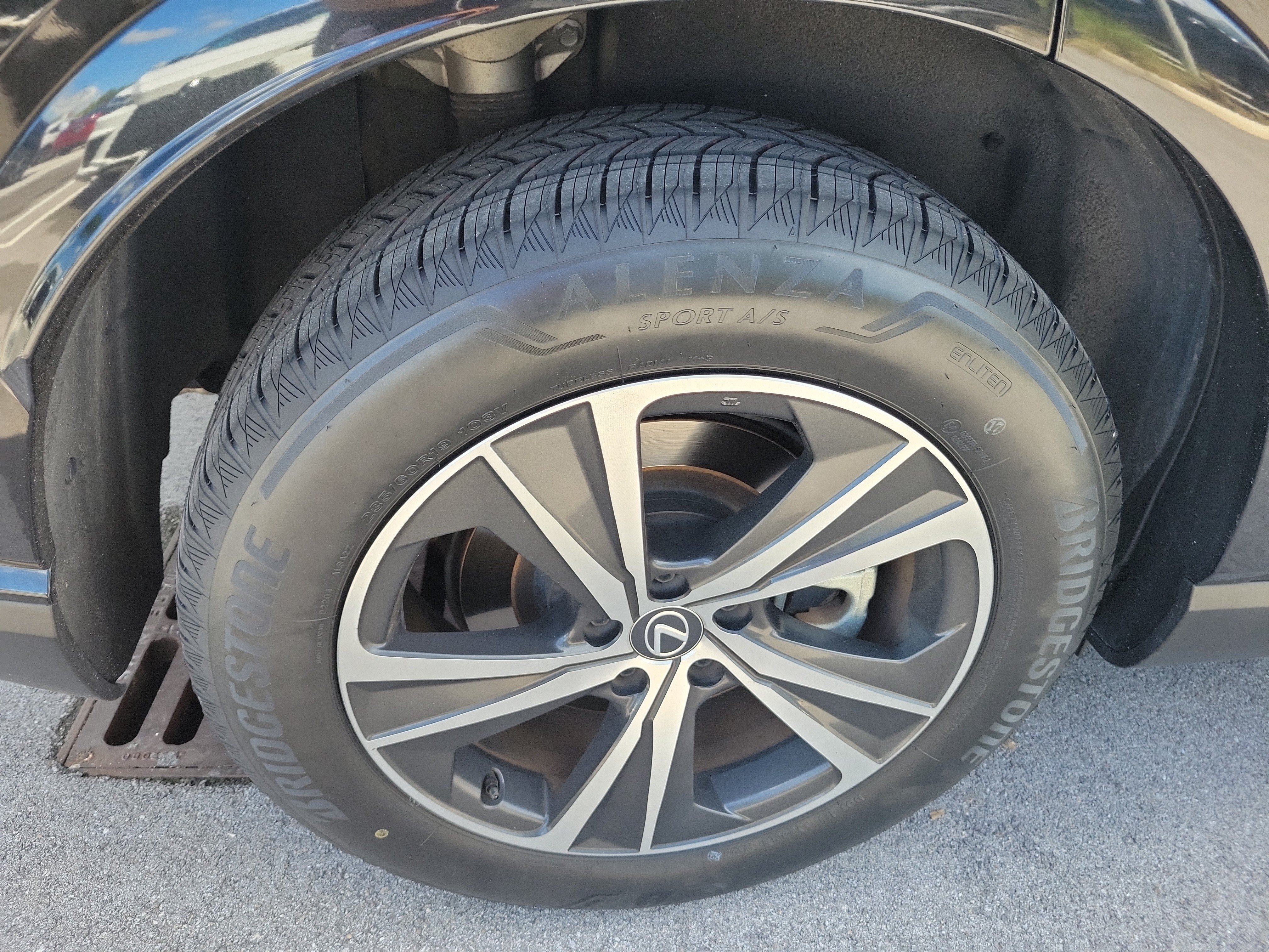 Used 2023 Lexus RX 350 Premium w/ Cold Area Package FWD image 7