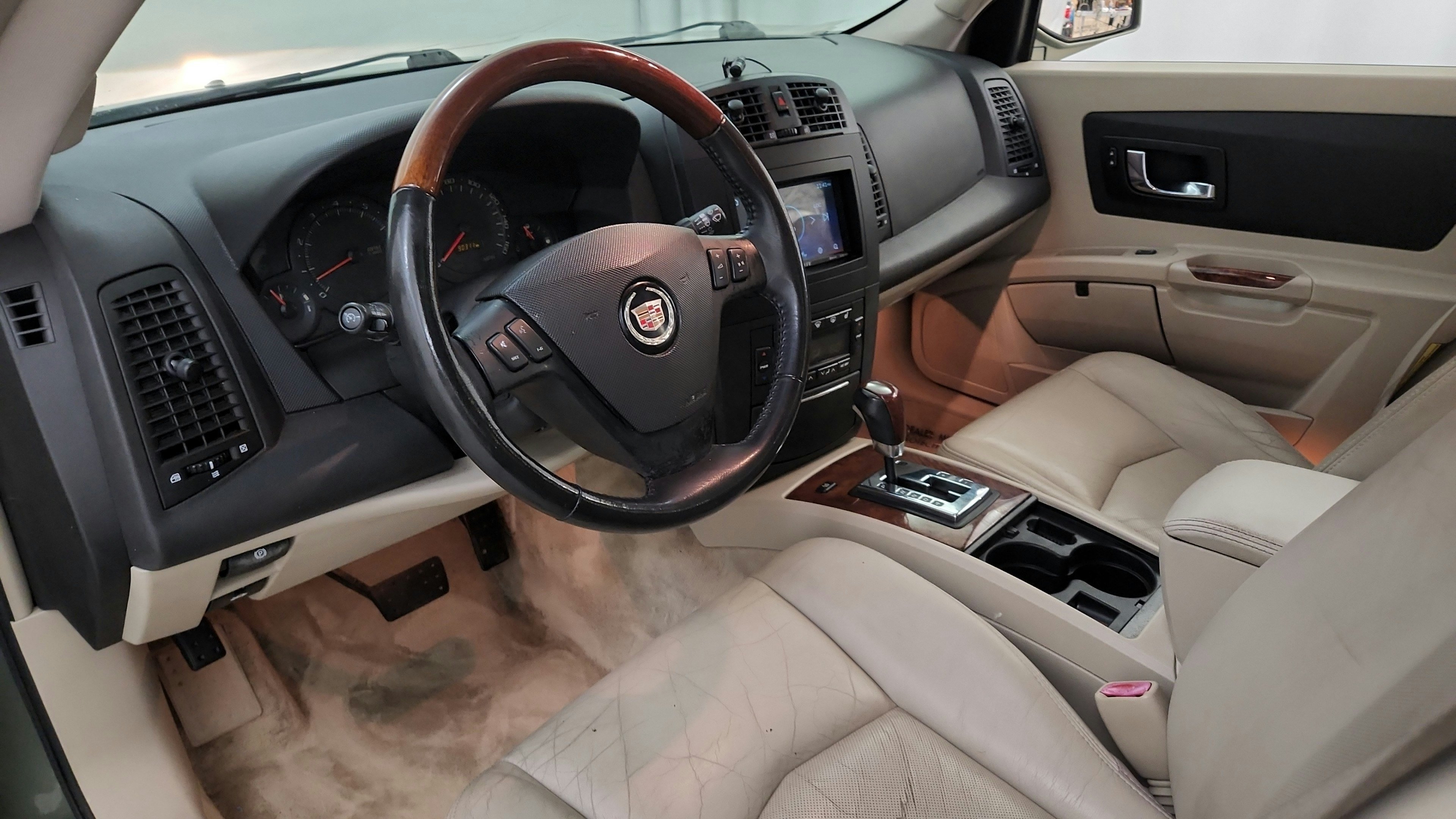 Used 2004 Cadillac SRX w/ Preferred Equipment Group AWD/4WD image 16