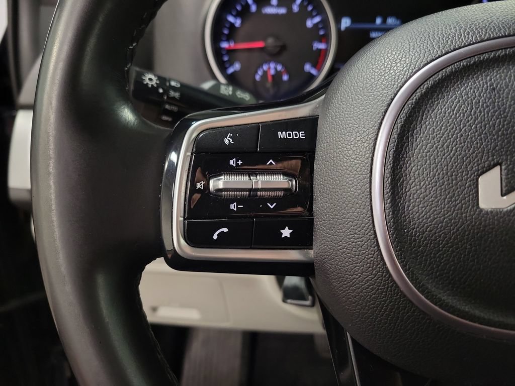 Used 2023 Kia Carnival LX FWD image 24