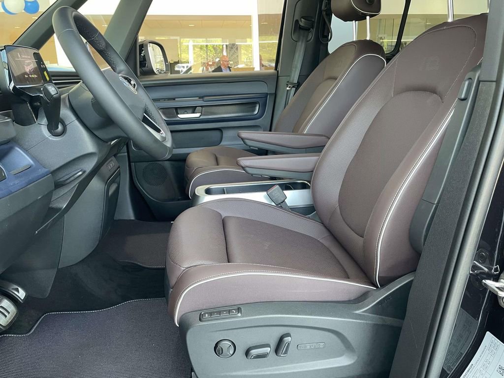 New 2025 Volkswagen ID. Buzz Pro S RWD image 12