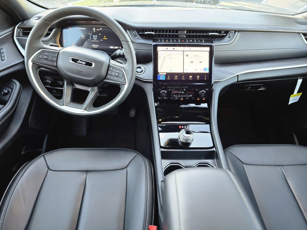 Used 2025 Jeep Grand Cherokee L Limited w/ Black Appearance Package image 13