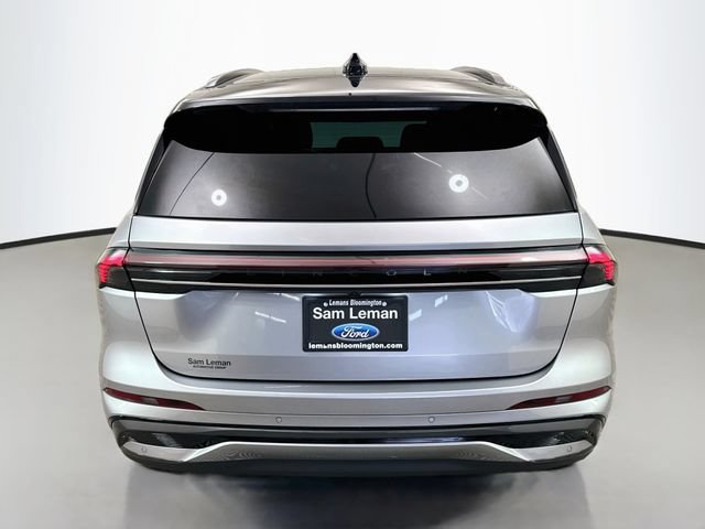 Used 2025 Lincoln Nautilus Reserve AWD/4WD image 6