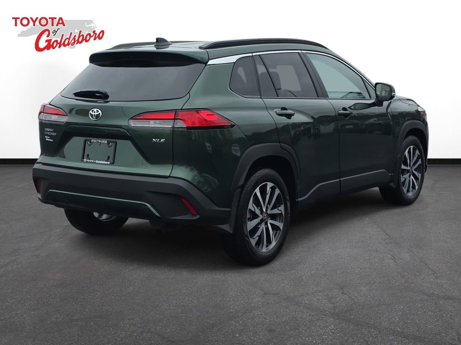 Used 2025 Toyota Corolla Cross XLE w/ Convenience Package image 5