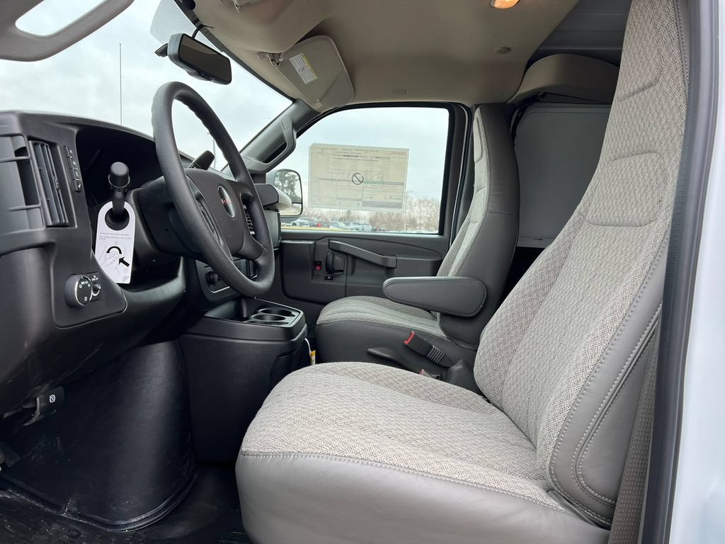 New 2025 GMC Savana 3500 Extended w/ Driver Convenience Package RWD image 5