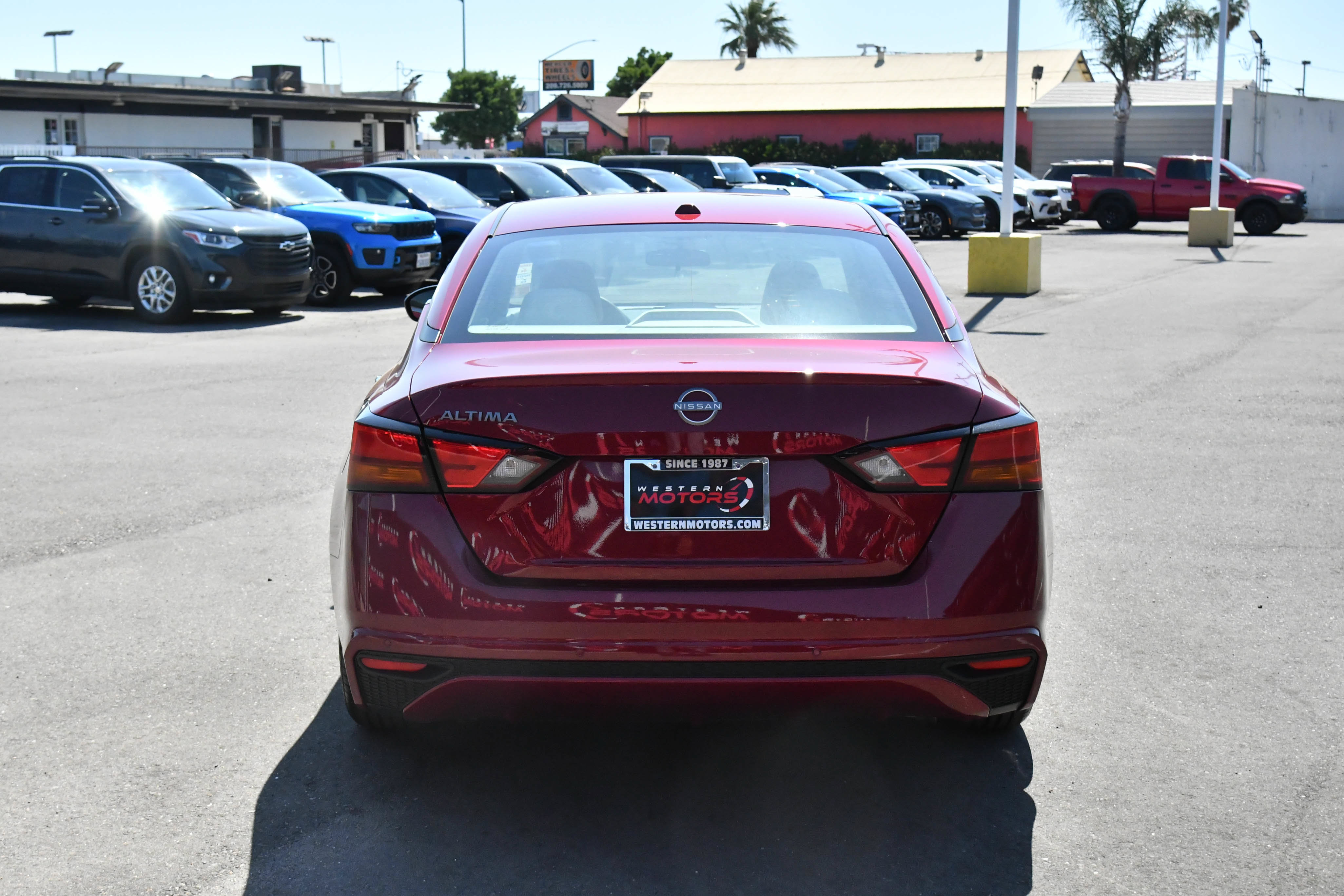 Used 2025 Nissan Altima 2.5 SV FWD image 7