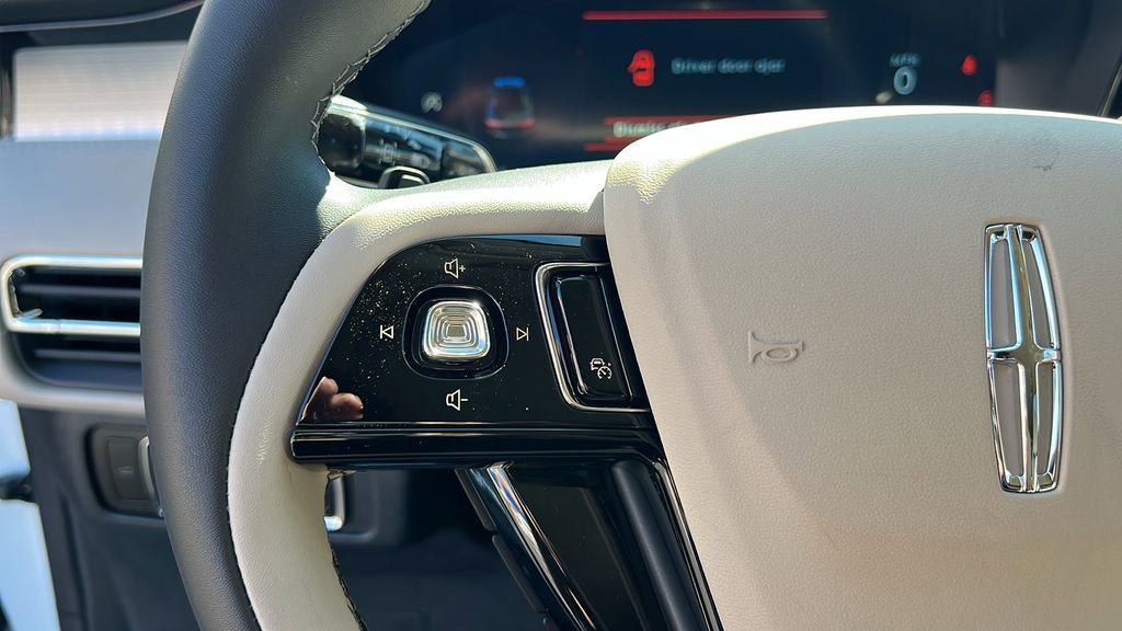 New 2025 Lincoln Corsair Premiere w/ Equipment Group 101A image 19