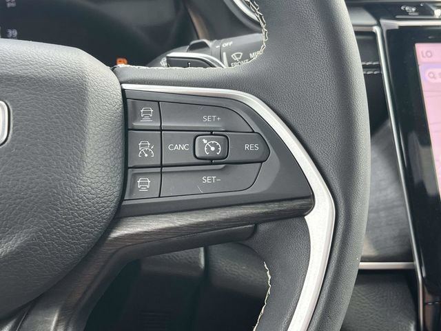 Used 2023 Jeep Grand Cherokee Limited AWD/4WD image 29