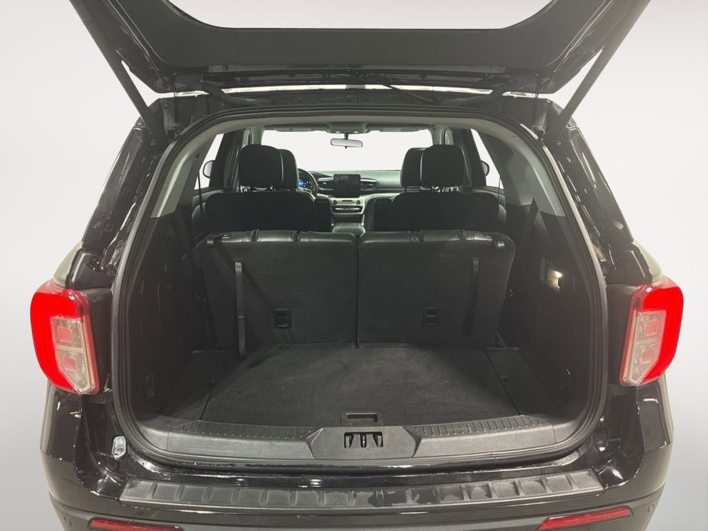 Used 2022 Ford Explorer XLT w/ Equipment Group 202A image 8