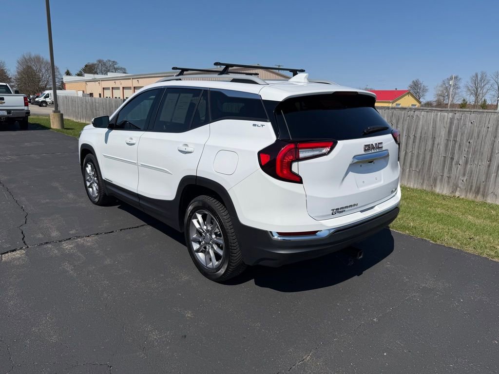 Used 2022 GMC Terrain SLT w/ Infotainment Package II image 3