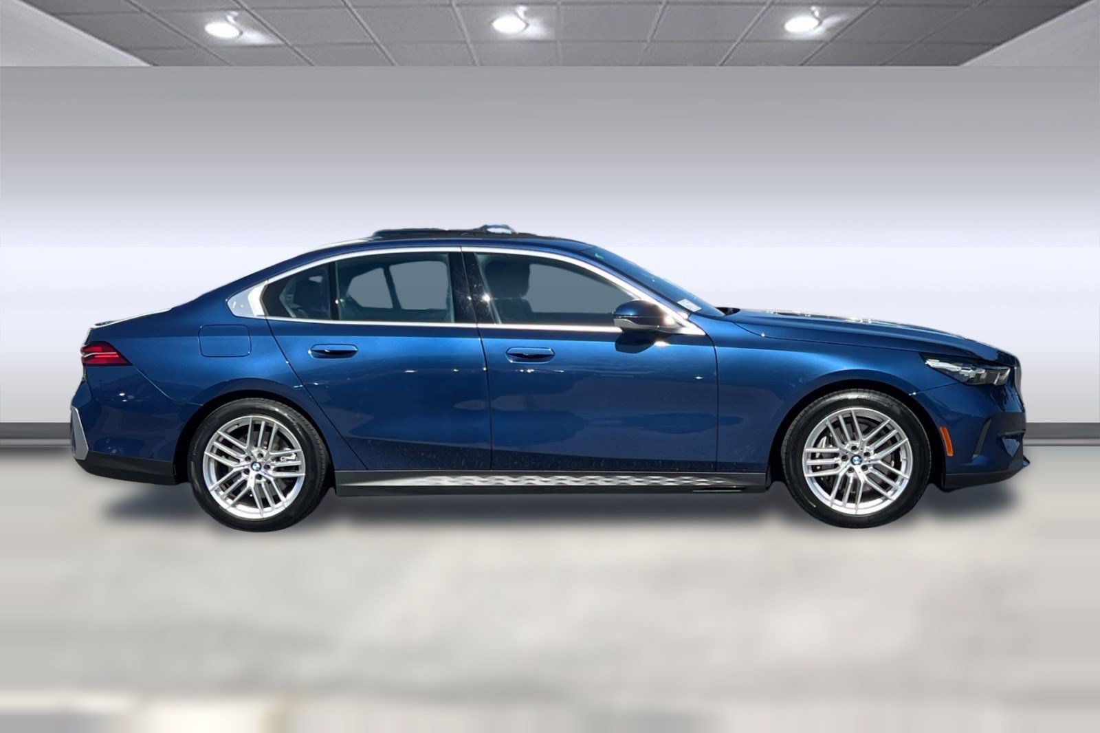 Used 2024 BMW 540i xDrive w/ Convenience Package AWD/4WD image 7