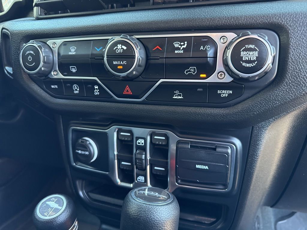 Used 2024 Jeep Gladiator Sport AWD/4WD image 35