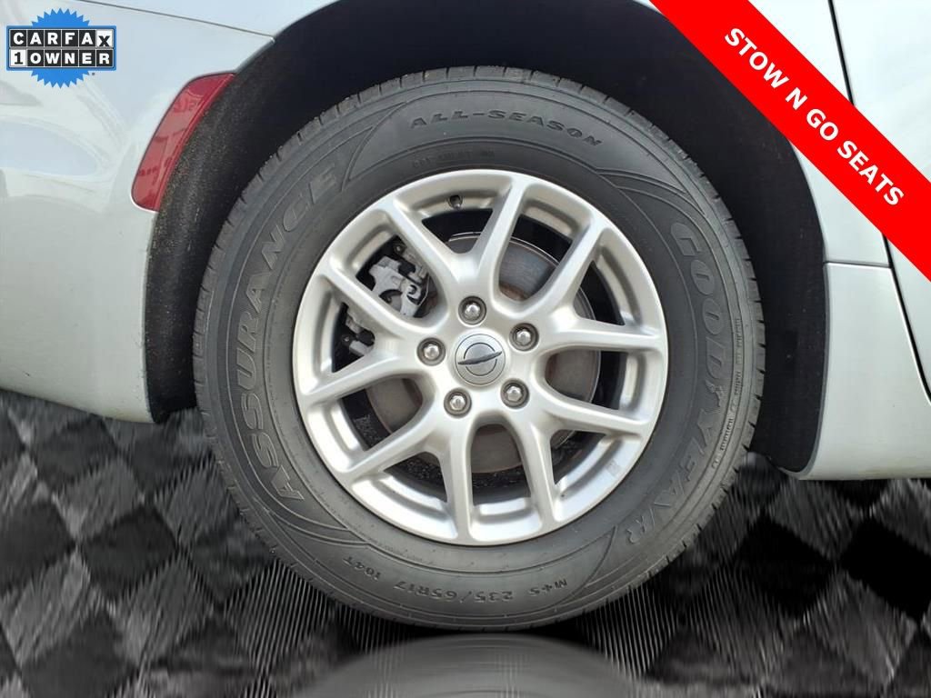 Used 2024 Chrysler Pacifica Touring-L image 7