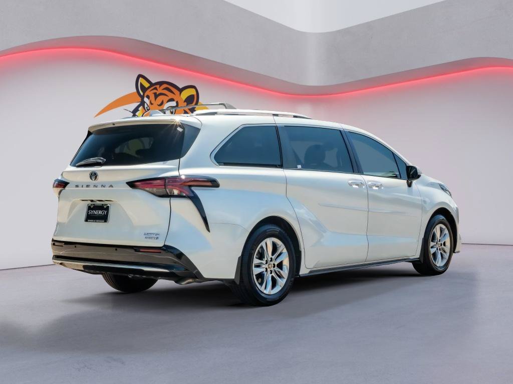 Used 2022 Toyota Sienna Limited FWD image 5