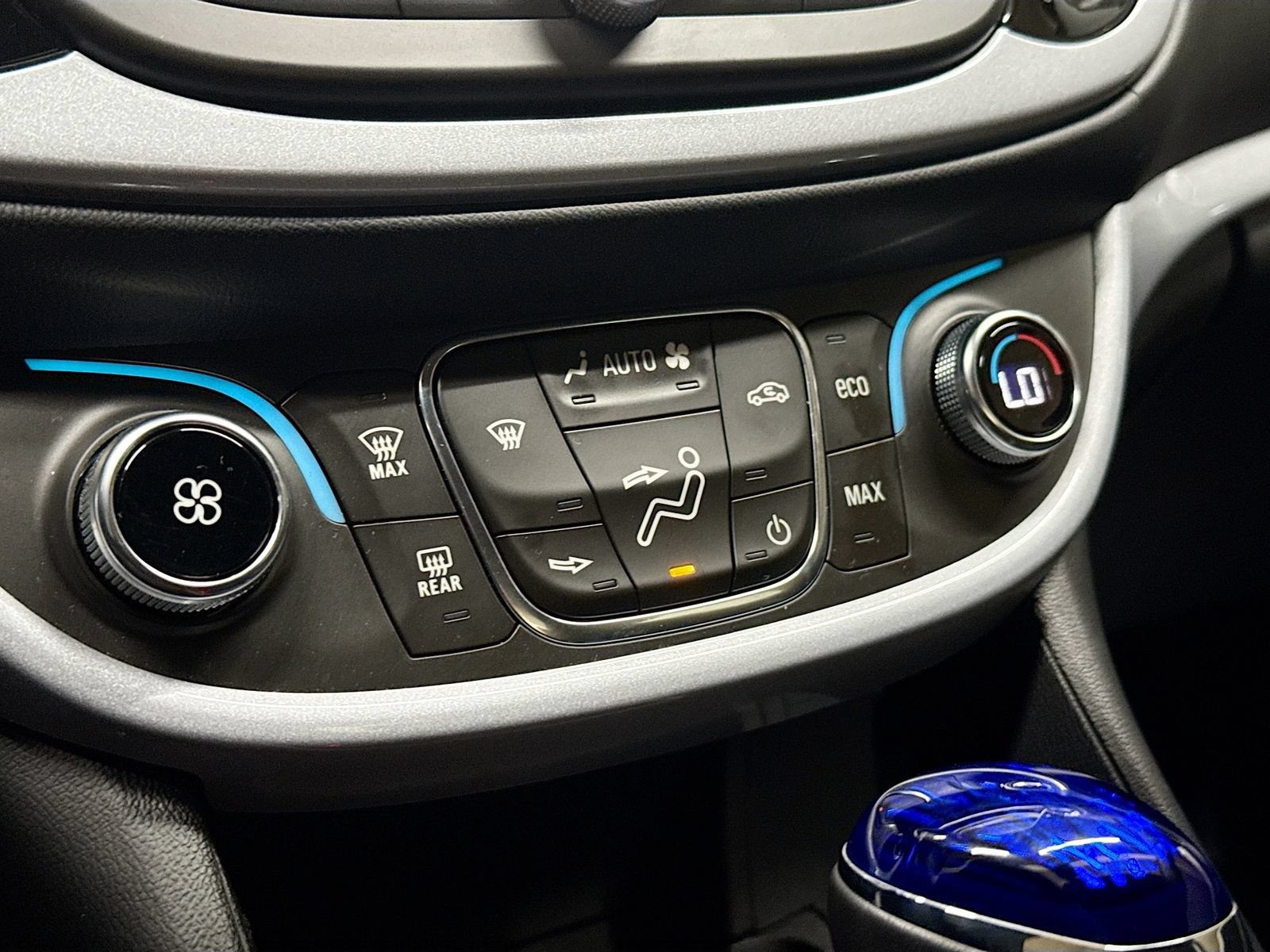 Used 2017 Chevrolet Volt LT FWD image 18