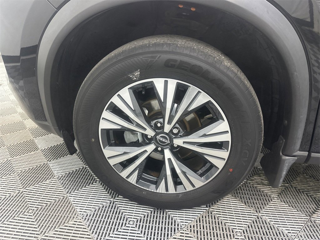 Used 2023 Nissan Rogue SV w/ SV Premium B Package image 12