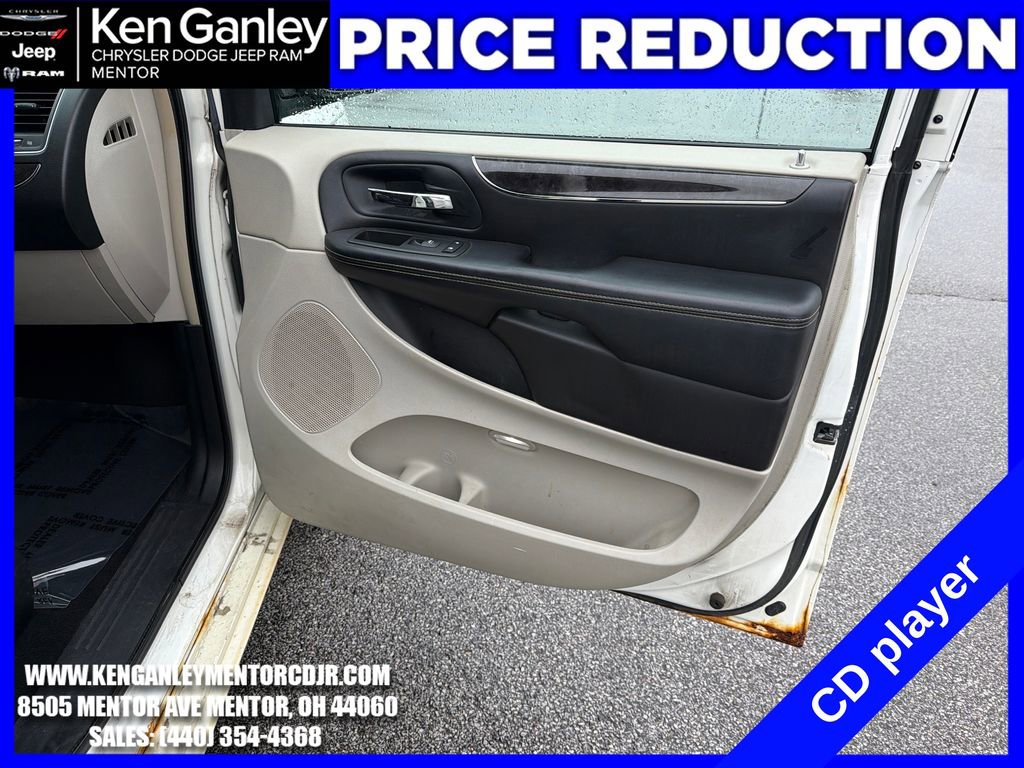 Used 2011 Chrysler Town & Country Touring FWD image 20