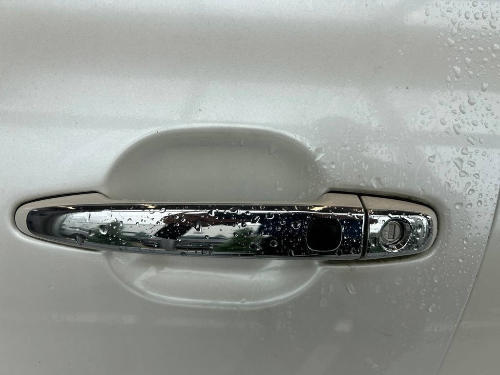 Used 2013 Toyota Highlander Limited AWD/4WD image 4