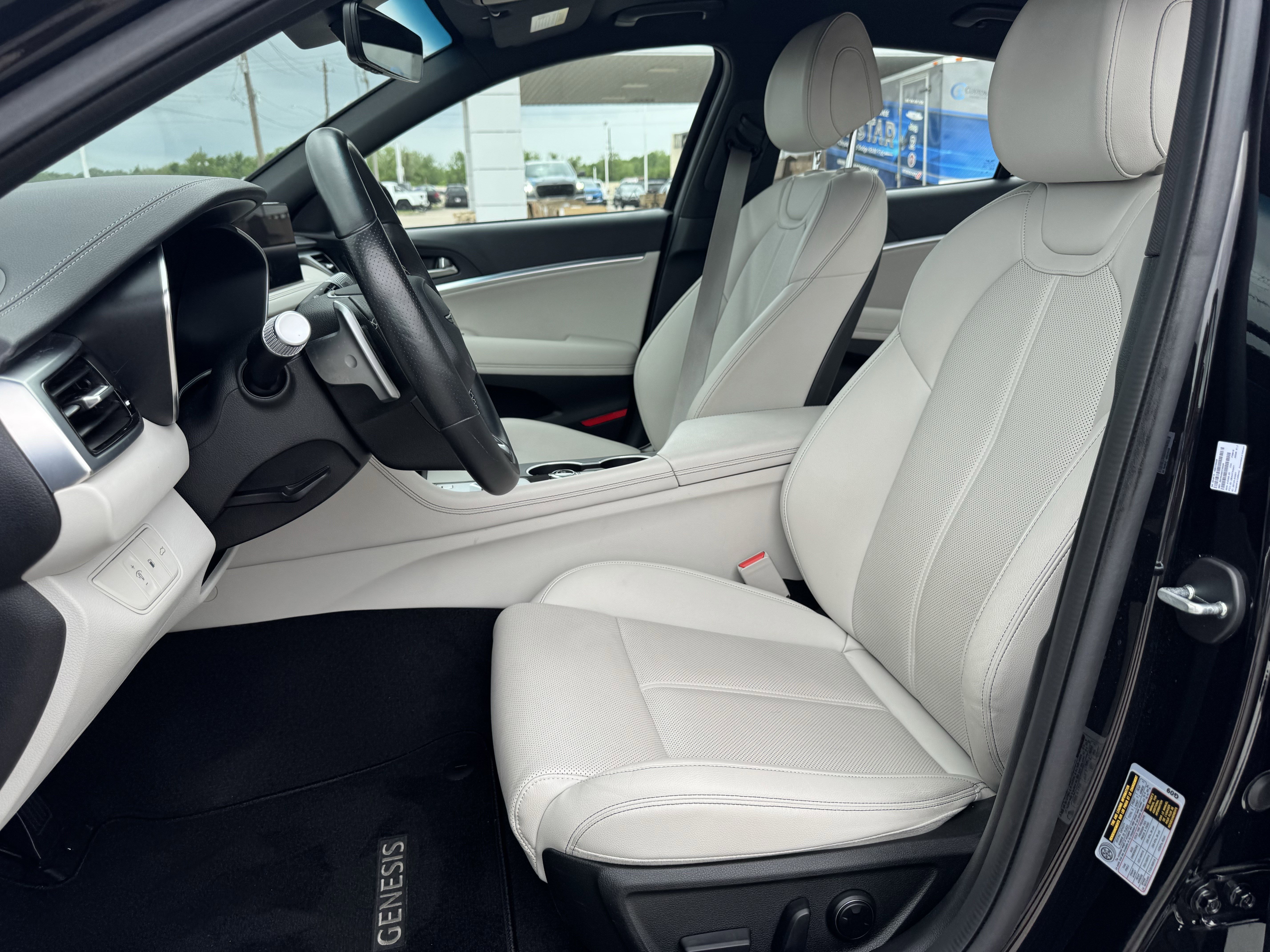 Used 2025 Genesis G70 2.5T AWD/4WD image 27