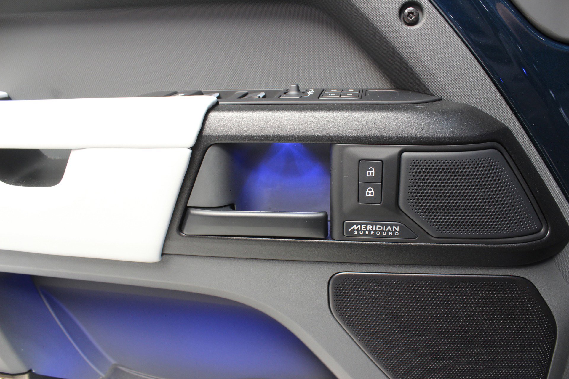 Used 2026 Land Rover Defender 110 image 41