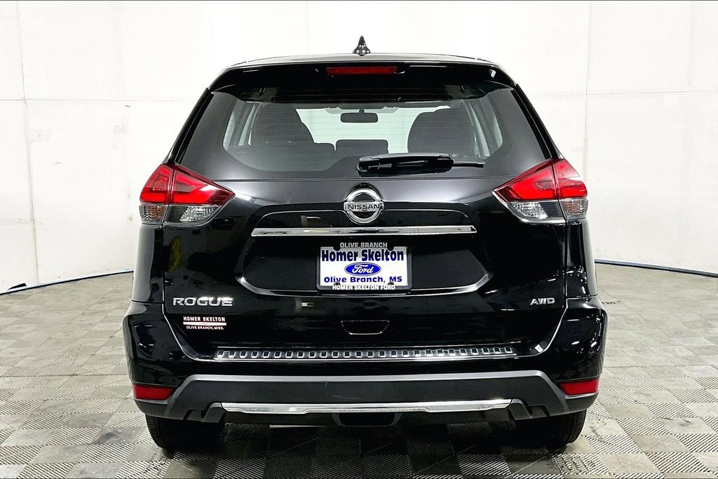 Used 2018 Nissan Rogue S image 4