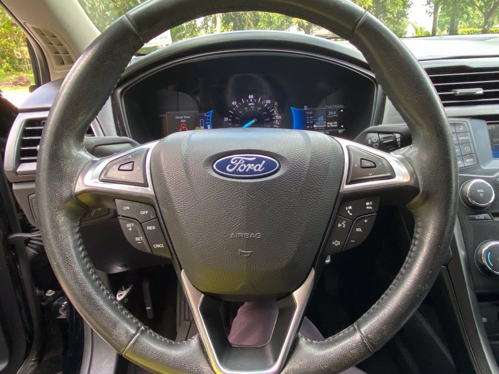 Used 2018 Ford Fusion SE w/ Equipment Group 601A FWD image 17