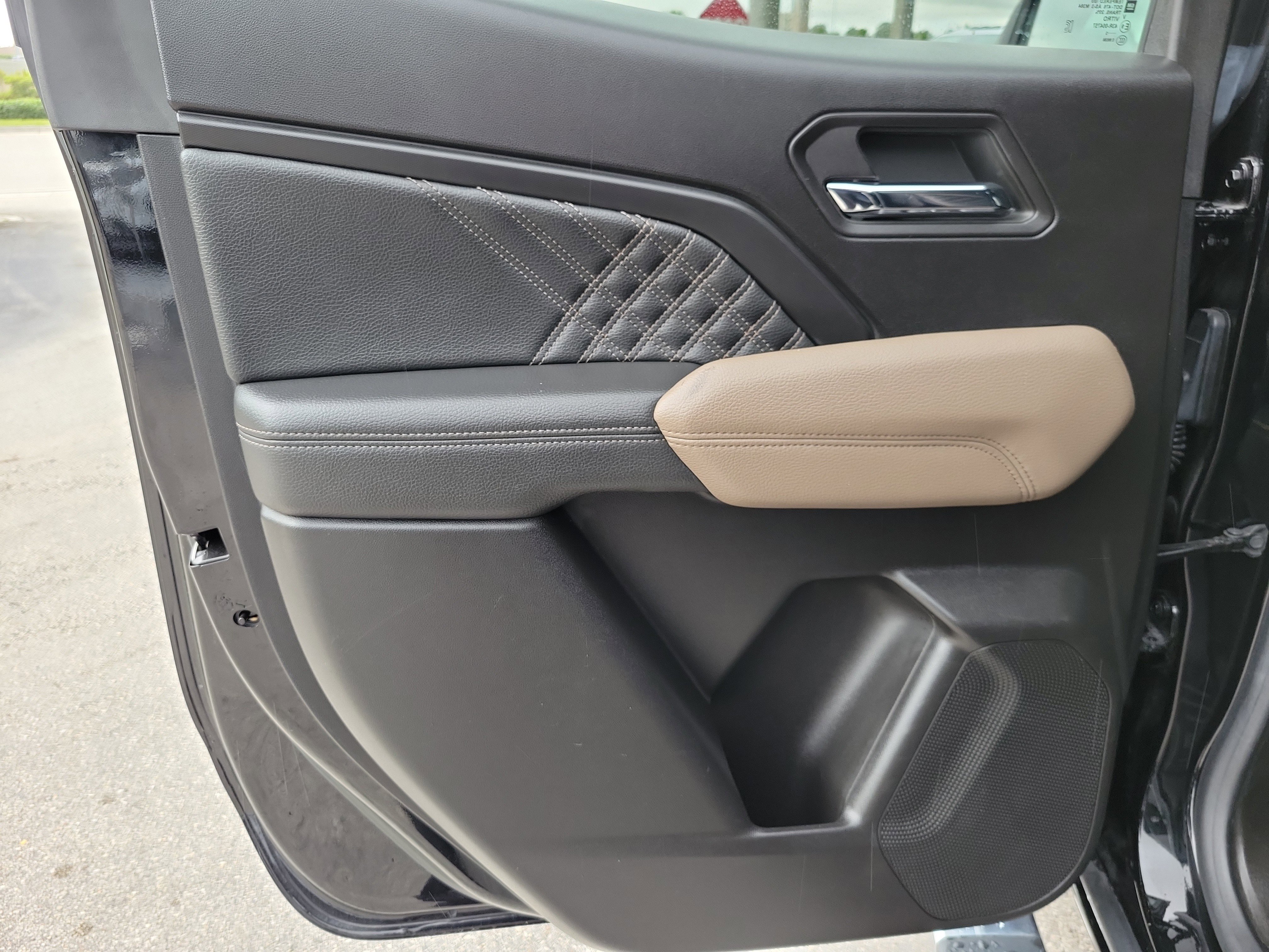 Used 2023 GMC Canyon Denali image 12