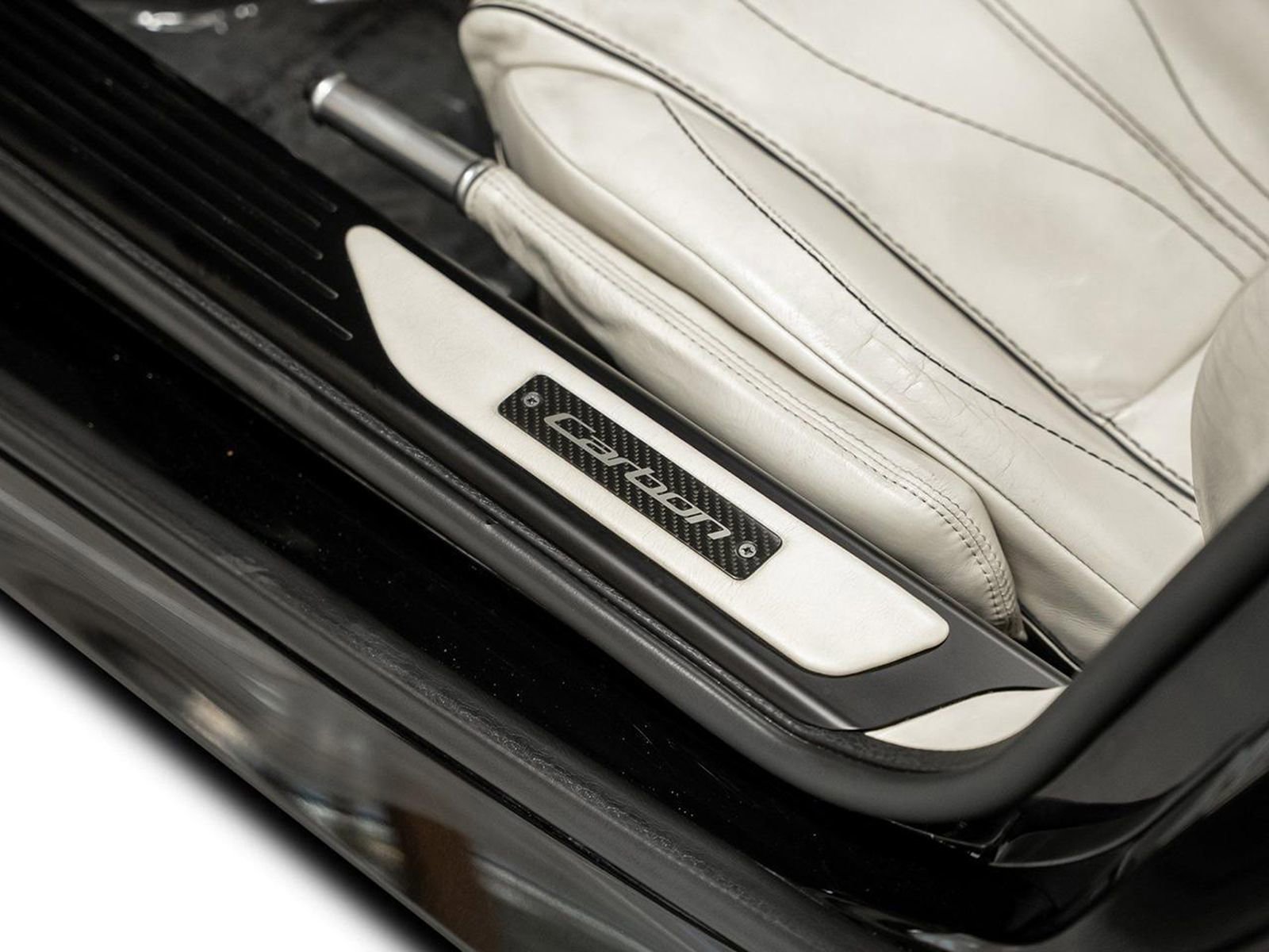 Used 2015 Aston Martin DB9 Volante image 58